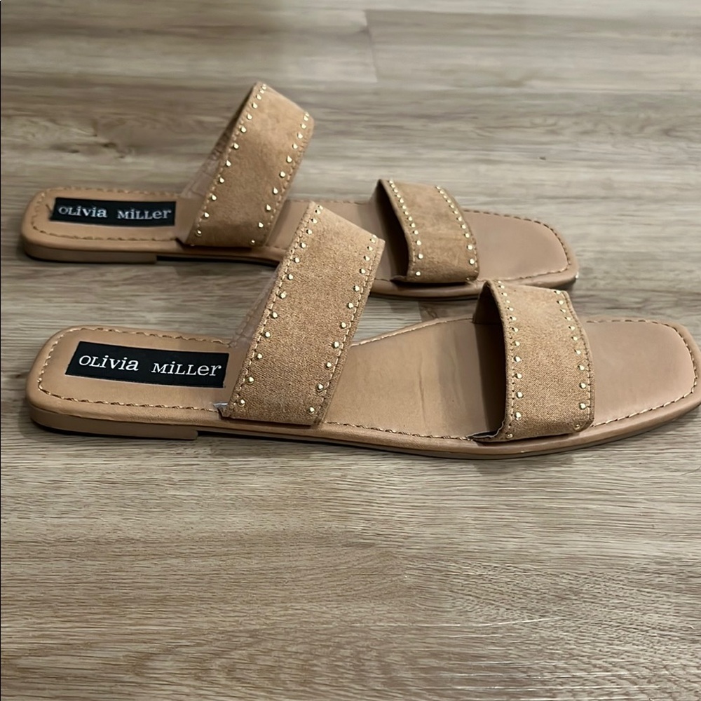 Tan Sandals with Gold Accents - Picture 4 of 5